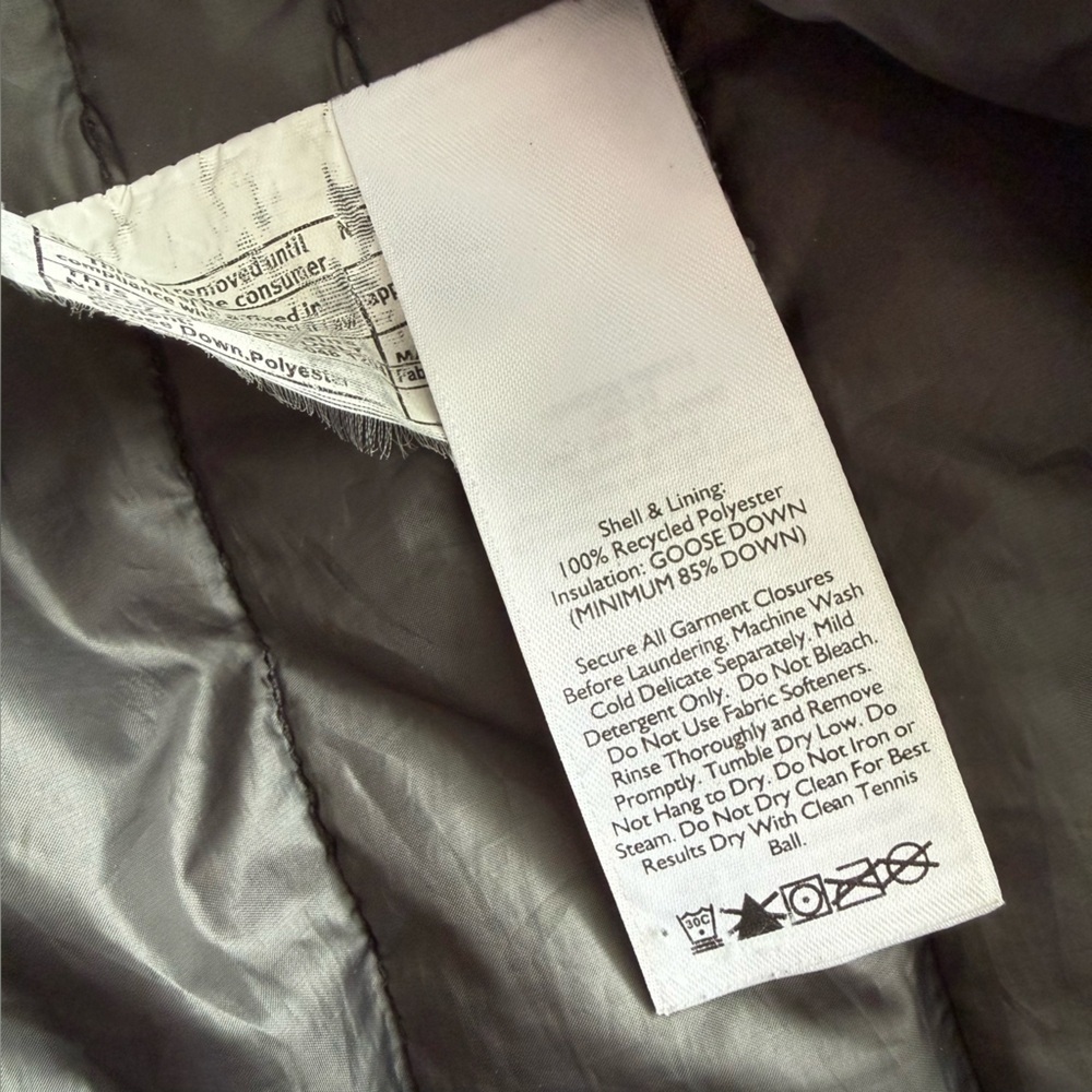 Eddie Bauer Down Puffer Vest in Black Women’s Size Medium - Picture 9 of 11